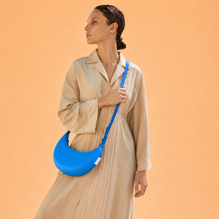 Banana_Bag_LIFESTYLE_BLUE