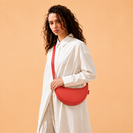 Banana_Bag_LIFESTYLE_RED